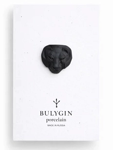 Брошь ручной работы Фарфор Булыгина «Львица» чёрная