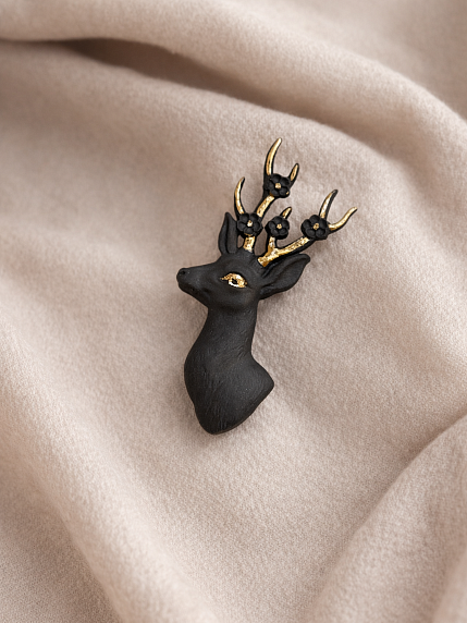 Брошь ручной работы Bulygin «Олень»,фарфор, чёрно-золотистая, фото 4.
