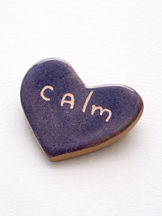 Брошь ручной работы сердечко Calm, синий, керамика