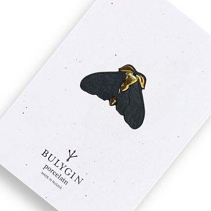 Брошь ручной работы Bulygin «Моль», фарфор, чёрно-золотистая, фото 1.