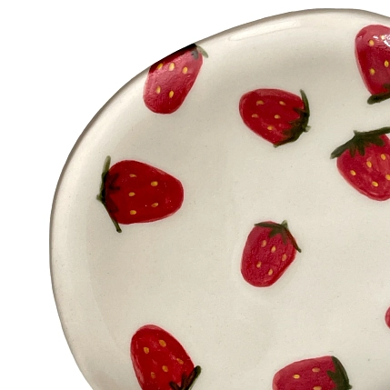 Блюдце круглое ручной работы Клубнички, керамика, 17 см, фото 3.