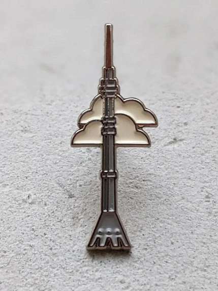 Металлический значок Heart of Moscow «Останкинская башня», серебристый, серия Москва, фото 1.