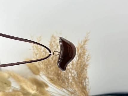 Чокер ручной работы Ceramission «Птичка» на замшевом шнурке, коричневый, керамика, фото 2.