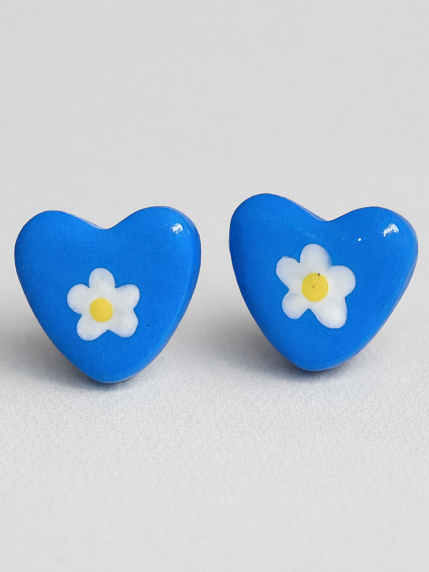 Серёжки-гвоздики Радость Рядом «Сердечки с цветочком», полимерная глина, синие, фото 1.