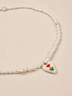 Чокер ручной работы Радость Рядом «Красный тюльпан в сердечке», полимерная глина, бисер, белый