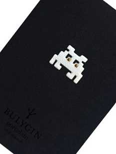 Брошь ручной работы Фарфор Булыгина «Захватчик» №2 малая, белая