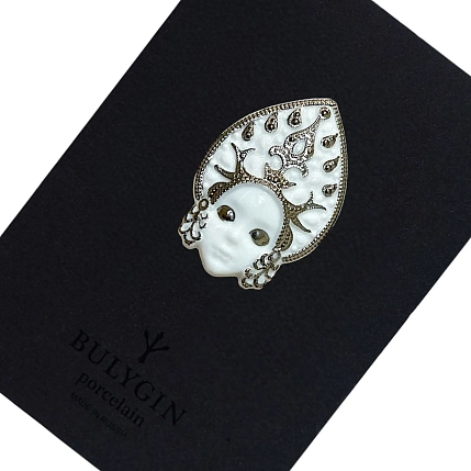 Брошь ручной работы Фарфор Булыгина «Кокошник», бело-серебристая, фото 4.