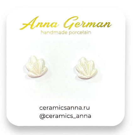 Серёжки-гвоздики Анна Герман «Ракушки», фарфор, белые перламутровые, фото 1.