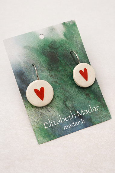 Серьги Elizabeth Madar, круглые с рисунком сердечка, керамика, фото 2.