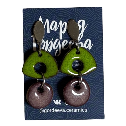 Серьги Мария Гордеева ассиметричные составные, керамика, зелёные с фиолетовым, фото 1.