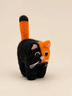 Валяная игрушка Северяшка «Чёрно-рыжий кот», шерсть