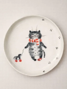 Тарелка ручной работы Ким керамика с бортиком Котёнок с лошадкой, белая, фарфор, 14 см