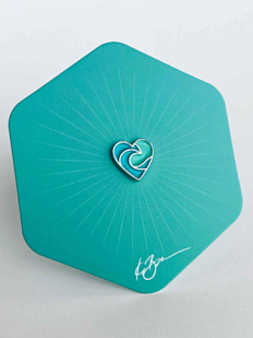 Значок «Сердечко с волной», бирюзовый