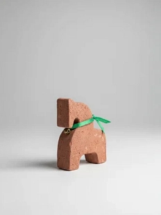 Бетонная статуэтка Легенда о розе «Лошадка», красная, 6 см