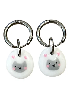 Серьги-конго Радость Рядом с овальной подвеской «Котик с сердечками», полимерная глина, белые