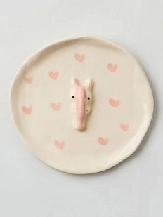 Тарелка ручной работы Мария Гордеева с фигуркой Лошадка, бело-розовая, полуфарфор, 14 см