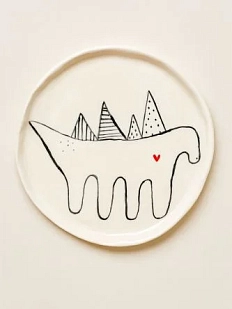 Блюдце ручной работы Мария Гордеева с динозавриком, белое, полуфарфор