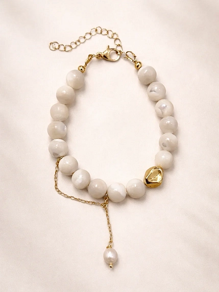 Браслет белый с камнями и подвеской, фото 1.