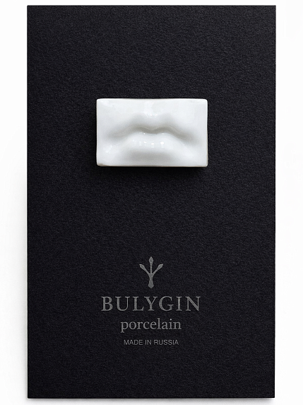 Брошь ручной работы Bulygin «Губы античные», белая, фарфор, фото 1.