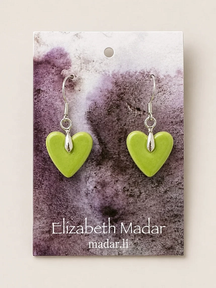 Серьги Elizabeth Madar в форме сердечек с серебряной фурнитурой, керамика, зелёные, фото 2.