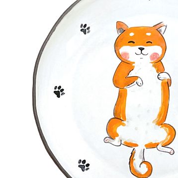 Тарелка ручной работы Ким керамика с бортиком Сиба-ину с лапками, белая, 21 см, фото 2.