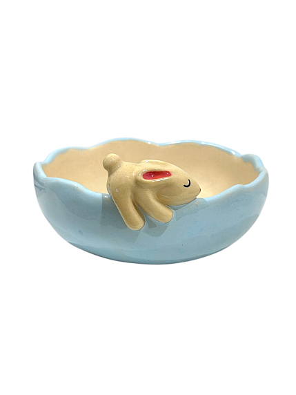 Глубокая тарелка ручной работы «Кролик», голубая, керамика, 15 см, фото 1.