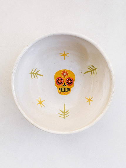 Пиала ручной работы с черепами, светло-бежевая, 9 см, фото 1.