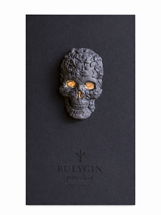 Брошь ручной работы Bulygin «Череп» большая, фарфор, чёрно-золотистая
