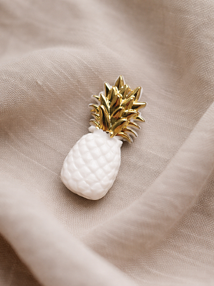 Брошь ручной работы Bulygin «Ананас», фарфор, бело-золотистая, фото 3.