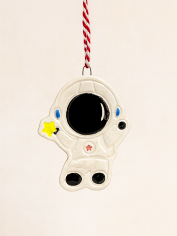 Игрушка на ёлку «Космонавт со звездой», керамика, фото 1.