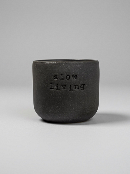 Стакан ручной работы с надписью «Slow living», коричневый, керамика, 350 мл, фото 1.