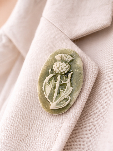 Брошь ручной работы Elizabeth Madar Чертополох, овальная, хаки, керамика, фото 3.