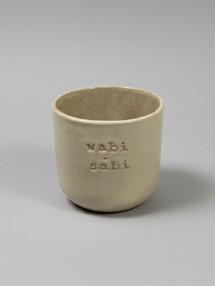 Стакан ручной работы с надписью «Wabi-sabi», бежевый, керамика, 350 мл, фото 2.