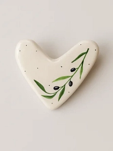 Брошь ручной работы Сердце с оливками, полимерная глина