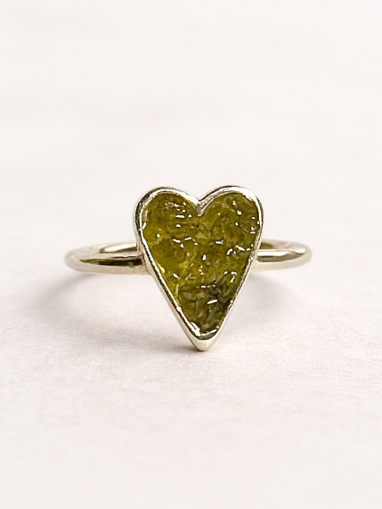 Кольцо ручной работы «Сердце», зелёное, хризолит, нейзильбер, фото 2.