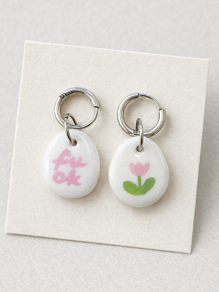 Серьги-конго Радость Рядом «F*ck и цветочек», полимерная глина, белые, фото 2.