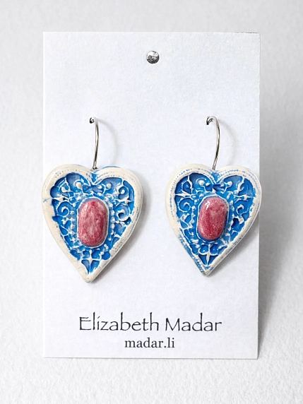 Серьги Elizabeth Madar Сердца большие с орнаментом, синие, керамика, фото 2.