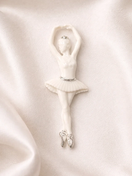 Брошь ручной работы Фарфор Булыгина «Балерина Па №2», бело-серебристая, фото 3.
