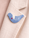 Брошь ручной работы Elizabeth Madar Голубка с сердечком, голубая, керамика, превью фото 2