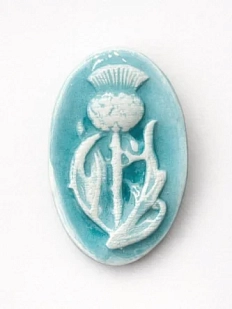 Брошь ручной работы Elizabeth Madar Чертополох, овальная, голубая, керамика