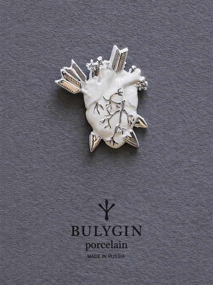 Брошь ручной работы Фарфор Булыгина «Разбитое сердце», бело-серебристая, фото 3.