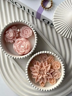 Подарочный набор с двумя шкатулками с цветочными свечами