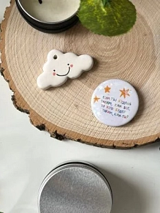 Закатный значок Апрельское утро «Кто?», разноцветный, металл, 37 мм