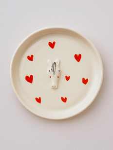 Тарелка ручной работы с фигуркой Лошадка, белая с сердечком, полуфарфор, 13,5 см