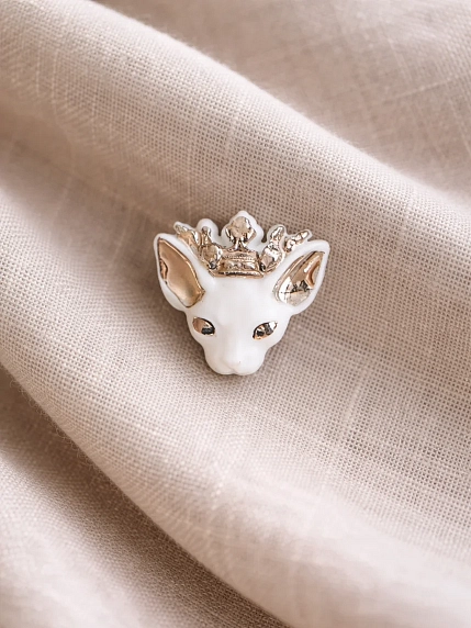 Брошь ручной работы Фарфор Булыгина «Королева кошек», бело-серебристая, фото 3.