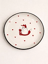 Тарелка ручной работы Ким керамика с бортиком и сердечками Лис в свитере с кружкой, белая, 17 см, превью фото 1