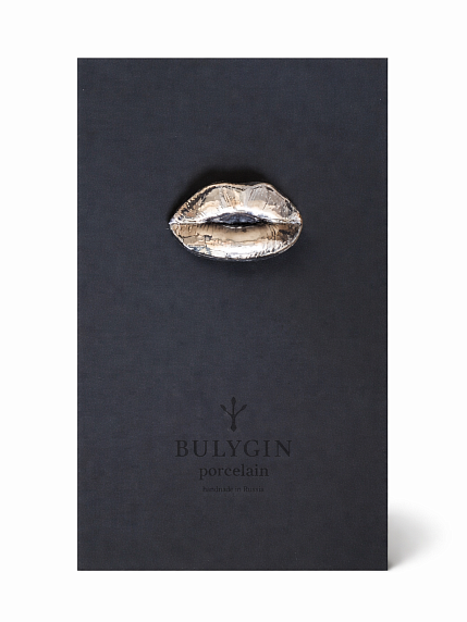 Брошь ручной работы Bulygin «Губы», фарфор, чёрно-серебристая, фото 2.