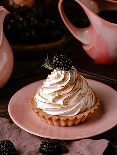 Блюдце круглое ручной работы VELES «Рассвет над Имладрис», фарфор, 16 см