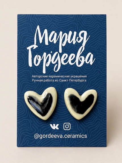 Серёжки-гвоздики Мария Гордеева Сердечки, керамика, бело-чёрные, фото 1.