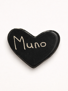 Брошь ручной работы сердечко «Мило», чёрная, керамика